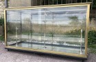 Ancien meuble comptoir vitrine de magasin.(vendu)