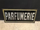 Ancienne enseigne de parfumerie. Magasin de parfumeur.