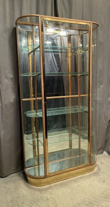 Grande vitrine de présentation.