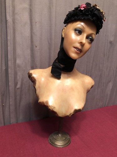 Ancien buste de mannequin en cire.