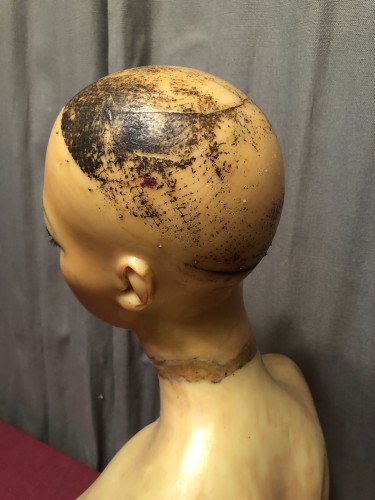Ancien buste de mannequin en cire.