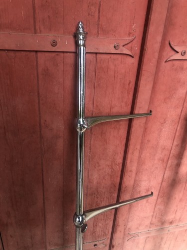 Paire de montants d'étagères de magasin ancien.