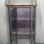 Grande ancienne vitrine d'hôtel