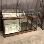 Ancienne vitrine de magasin.