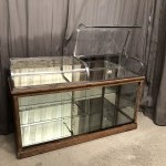 Ancienne vitrine de magasin.