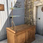 Ancien meuble de magasin. (réservé)