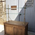 Ancien meuble de magasin. (réservé)