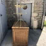 Ancien meuble de magasin. (réservé)