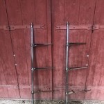 Paire de montants d'étagères de magasin ancien.