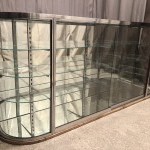 Paire de vitrines anciennes de magasin.