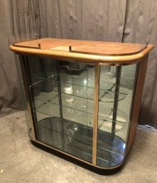 Ancien comptoir de magasin.