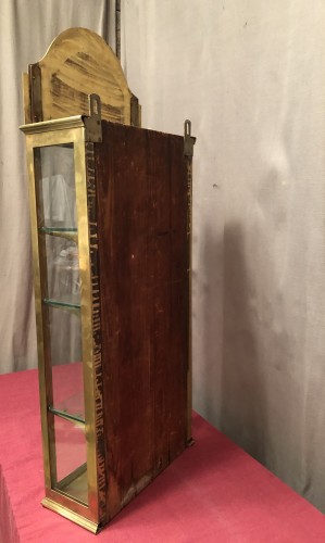 Ancienne vitrine murale de tabac.