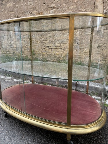 Ancienne vitrine de milieu, comptoir de magasin.