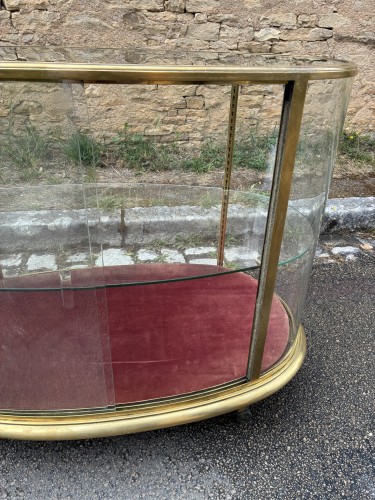 Ancienne vitrine de milieu, comptoir de magasin.