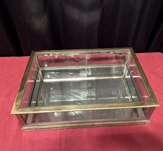Ancienne petite vitrine de magasin.(réservée)