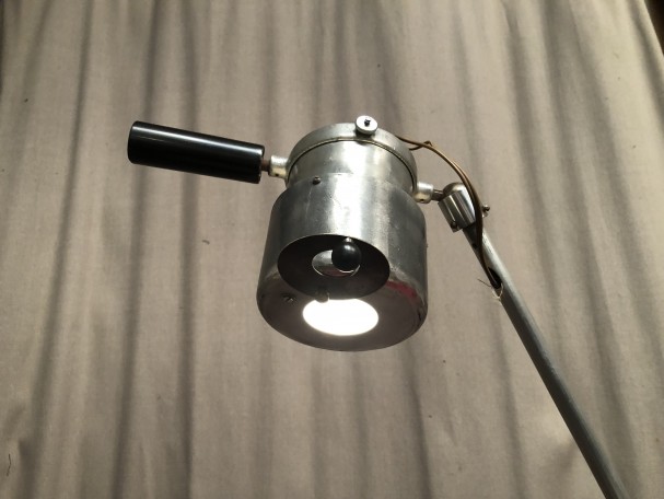 Lampe murale industrielle.