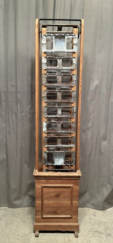 Ancien pr?sentoir ? cartes postales.