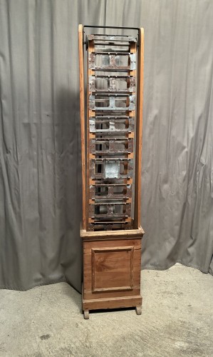 Ancien pr?sentoir ? cartes postales.