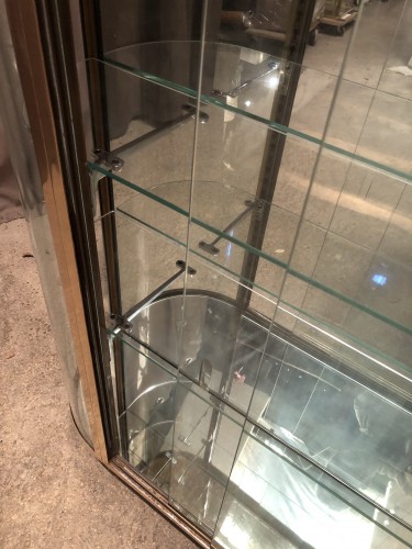 Ancien comptoir de magasin.