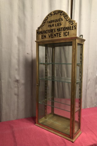 Ancienne vitrine murale de tabac.