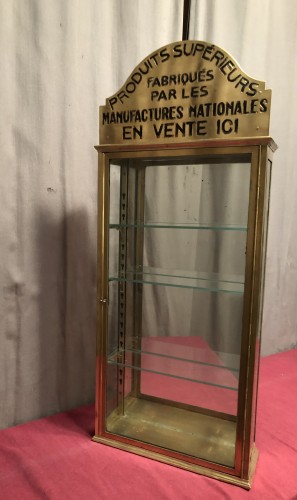 Ancienne vitrine murale de tabac.