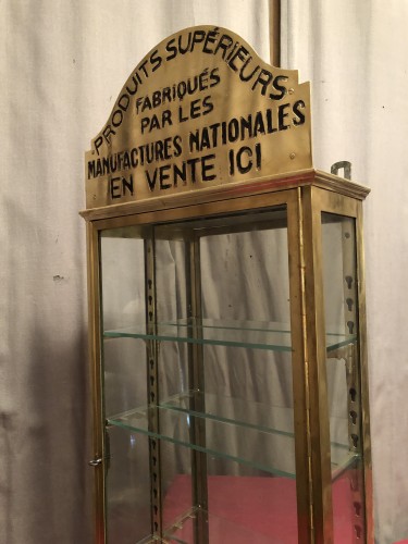 Ancienne vitrine murale de tabac.