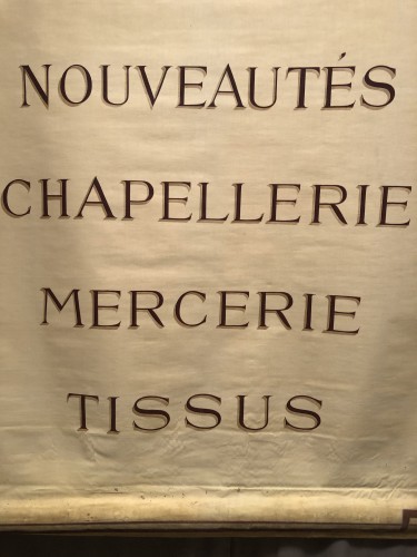 Ancien store de magasin.