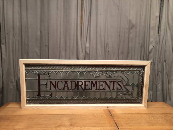 Ancienne enseigne de magasin.