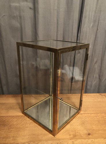 Ancienne vitrine de présentation.