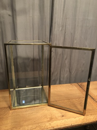 Ancienne vitrine de présentation.