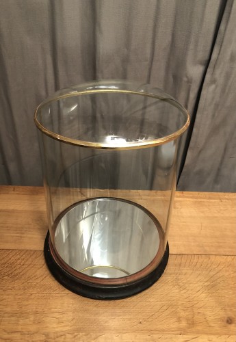 Ancien globe, vitrine de présentation.