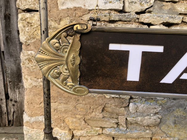 Ancienne enseigne intérieure de tabac.