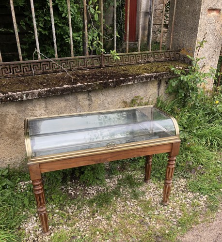 Ancienne vitrine de magasin. (Vendu Le C)