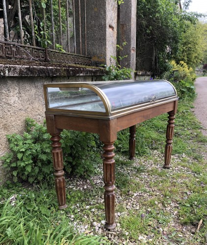 Ancienne vitrine de magasin. (Vendu Le C)