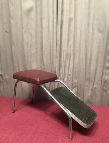 Ancien tabouret de chausseur.