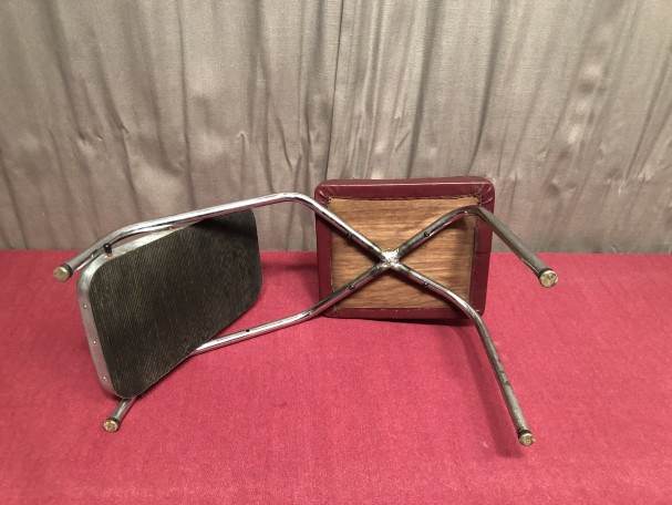 Ancien tabouret de chausseur.