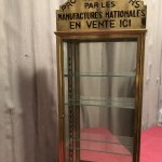 Ancienne vitrine murale de tabac.