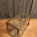 Ancienne très petite vitrine de présentation.