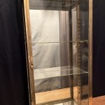 Ancienne vitrine murale de magasin.