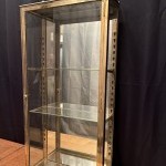 Ancienne vitrine murale de magasin.
