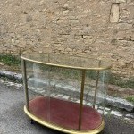 Ancienne vitrine de milieu, comptoir de magasin.