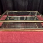 Ancienne petite vitrine de magasin.(réservée)