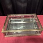 Ancienne petite vitrine de magasin.(réservée)