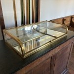 Ancienne vitrine de comptoir de magasin.