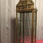 Ancienne vitrine murale de tabac.
