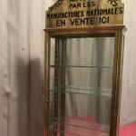 Ancienne vitrine murale de tabac.