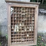 Vitrine didactique d'ancienne école.
