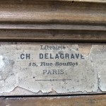 Vitrine didactique d'ancienne école.