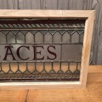 Ancienne enseigne de magasin.