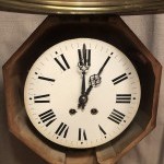 Ancienne pendule murale de magasin, brasserie.